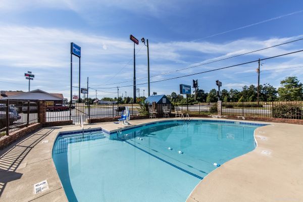 Rodeway Inn Calhoun